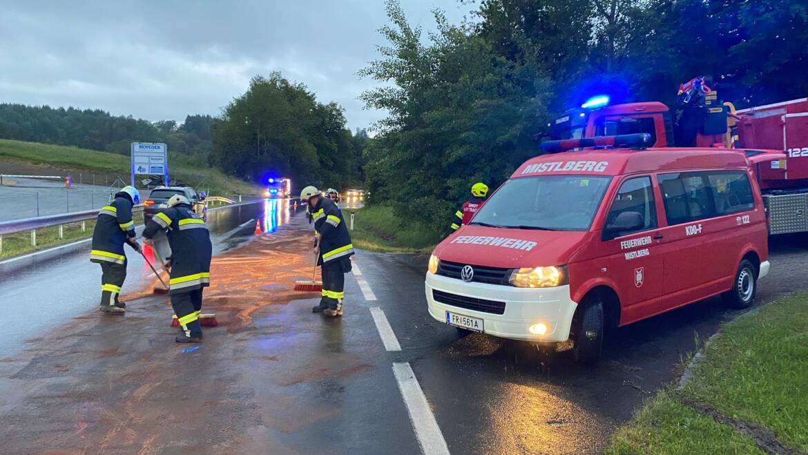 Verkehrsunfall Aufräumarbeiten (31.05.2024)